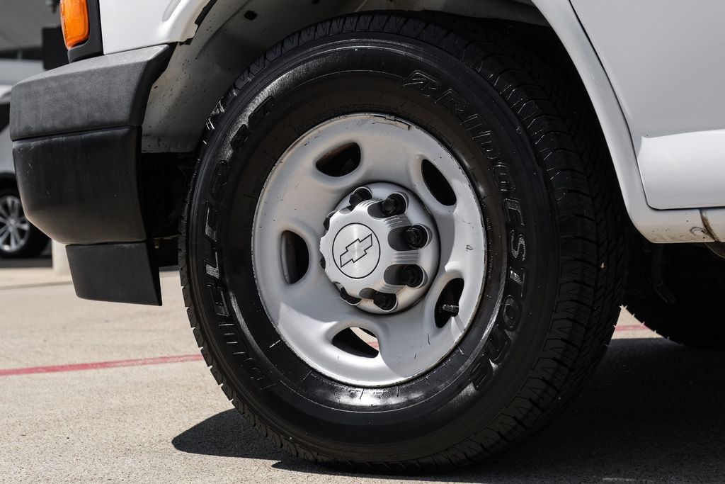 Used 2017 Chevrolet Express 2500 RWD image 48