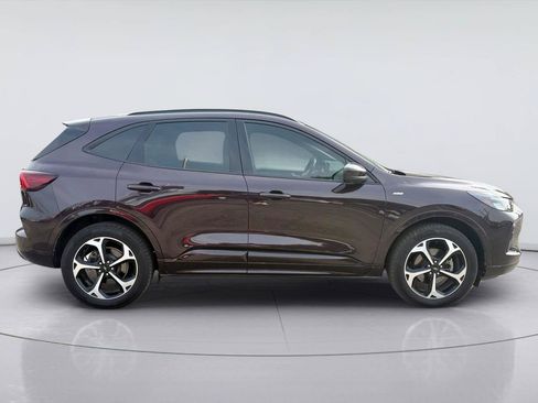 Used 2023 Ford Escape ST-Line Select AWD/4WD image 2