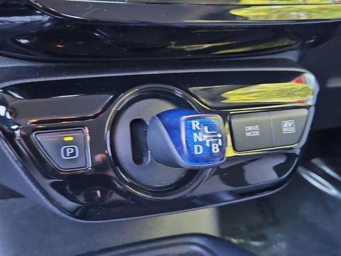 Used 2019 Toyota Prius LE AWD/4WD image 15