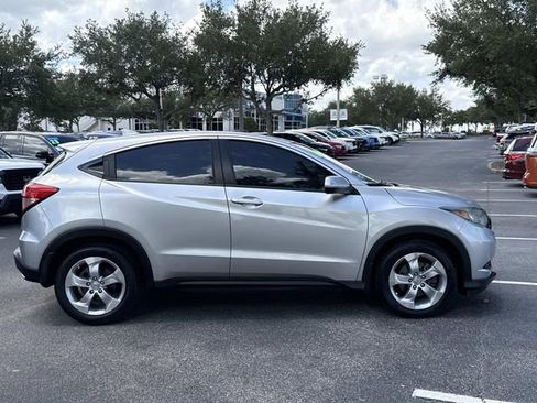 Used 2016 Honda HR-V LX image 3