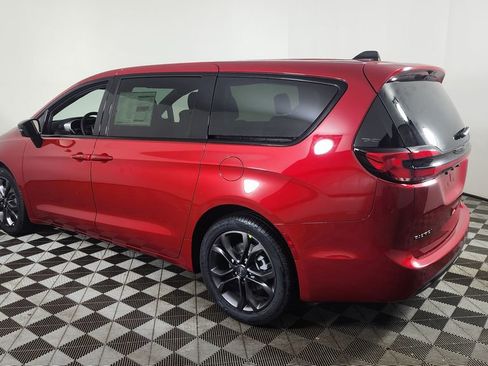 New 2026 Chrysler Pacifica Select image 5