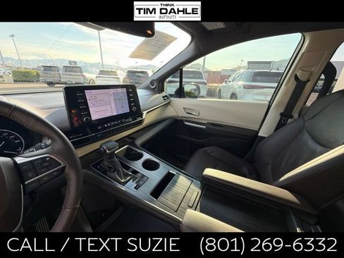 Used 2023 Toyota Sienna Platinum AWD/4WD image 12