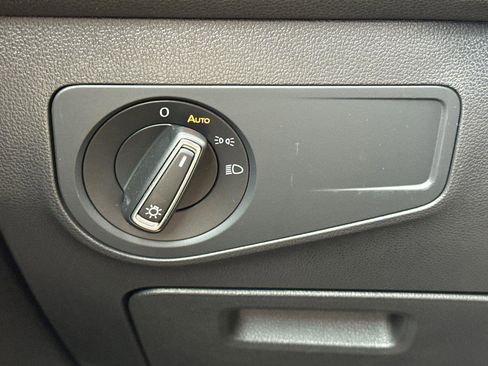 Used 2022 Volkswagen Tiguan SE R-Line image 32