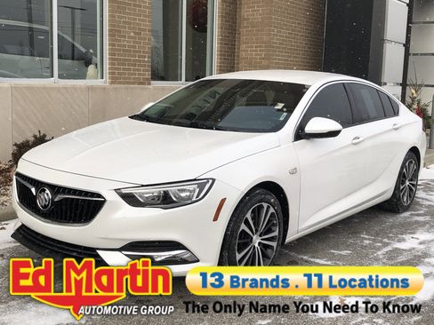 Used 2019 Buick Regal Essence image 1