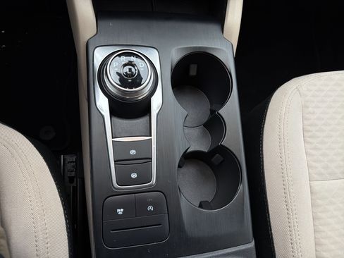 Used 2022 Ford Escape SE w/ Cold Weather Package image 16