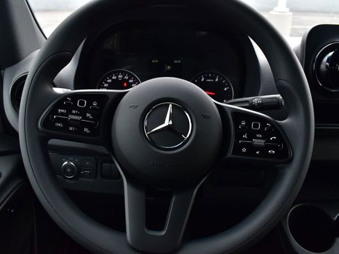Used 2024 Mercedes-Benz Sprinter 2500 image 13
