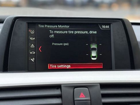 Used 2018 BMW 320i xDrive 320i xDrive image 35