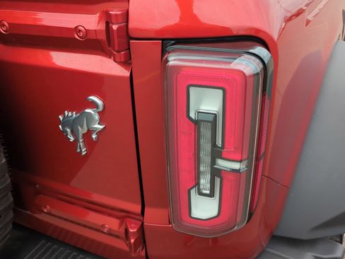 Used 2023 Ford Bronco Badlands image 16