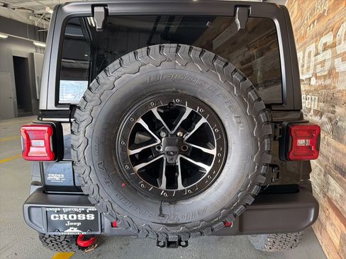 New 2026 Jeep Wrangler Unlimited Rubicon w/ Xtreme 35 Tire Package AWD/4WD image 26