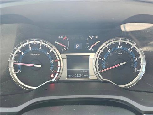 Used 2018 Toyota 4Runner SR5 AWD/4WD image 22