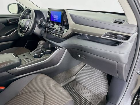 Used 2023 Toyota Highlander LE FWD image 31