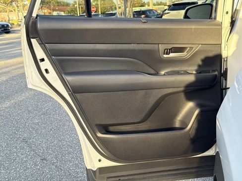 Used 2024 Toyota Grand Highlander AWD Hybrid image 13