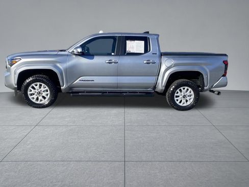 Used 2025 Toyota Tacoma SR5 image 4