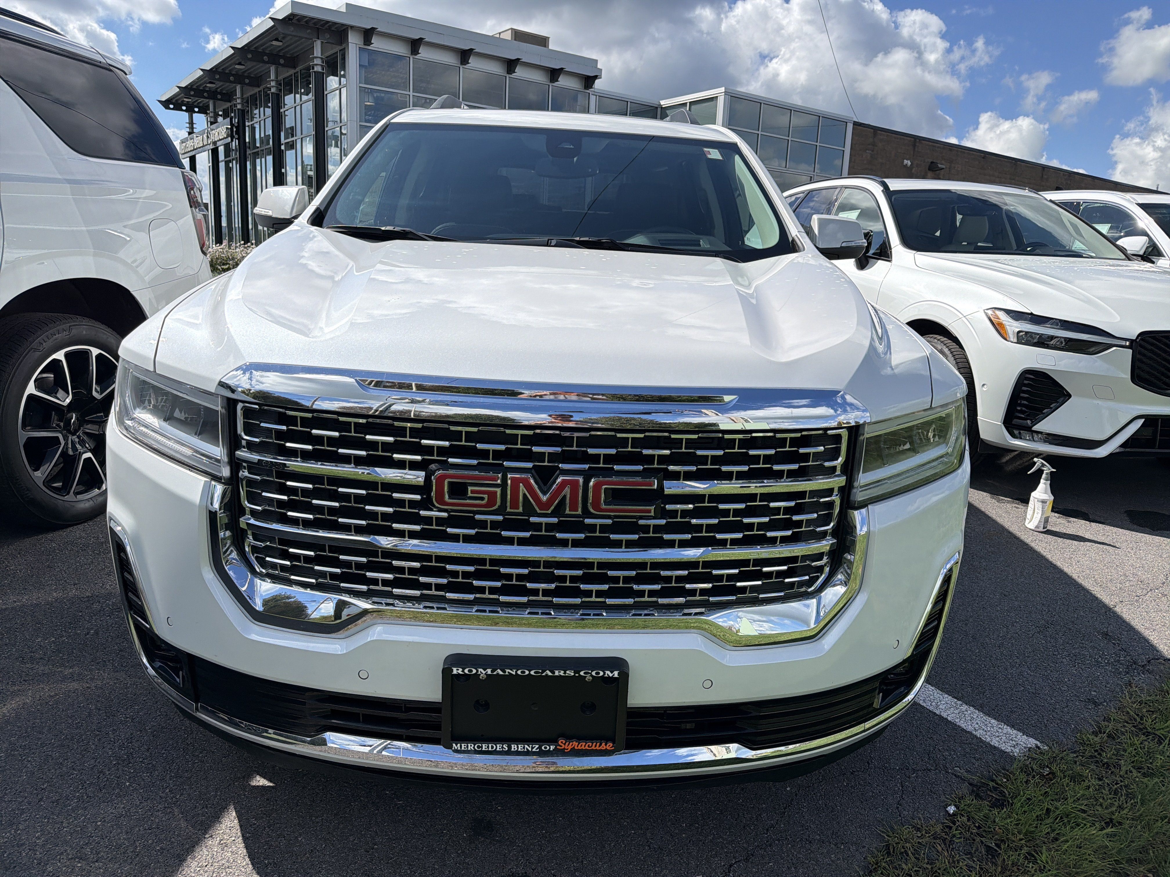Used 2023 GMC Acadia Denali w/ Trailering Package AWD/4WD image 3