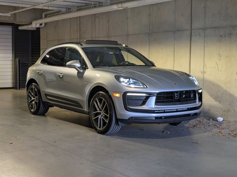 Used 2025 Porsche Macan image 9