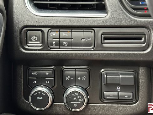 Certified 2022 GMC Yukon SLT w/ SLT Premium Package AWD/4WD image 29