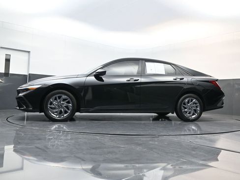 Certified 2024 Hyundai Elantra SEL image 25