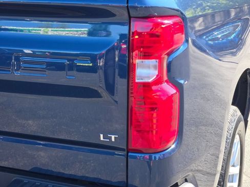 Used 2022 Chevrolet Silverado 1500 LT w/ Z71 Off-Road Package AWD/4WD image 8