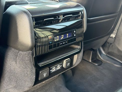 Used 2023 Jeep Wagoneer 4WD image 41