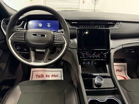 New 2025 Jeep Grand Cherokee Altitude image 19