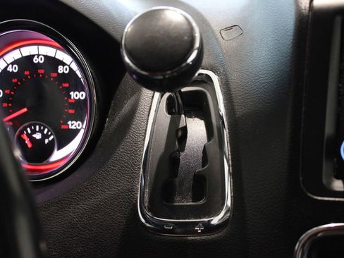 Used 2019 Dodge Grand Caravan SXT FWD image 17