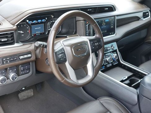 Used 2021 GMC Yukon Denali w/ Denali Ultimate Package AWD/4WD image 9