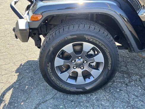 Used 2019 Jeep Wrangler Unlimited Sahara AWD/4WD image 26