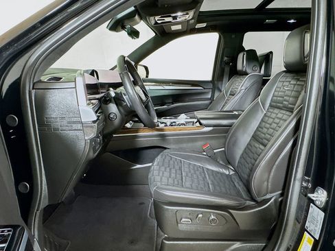 Certified 2025 Cadillac Escalade Sport Platinum w/ LPO, ONYX Package AWD/4WD image 20