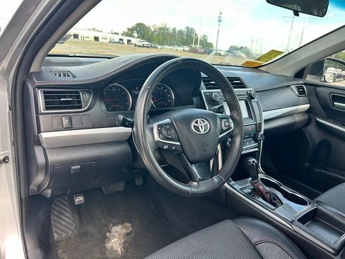 Used 2017 Toyota Camry SE FWD image 7