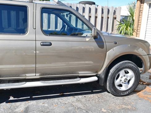 Used 2001 Nissan Frontier SE image 37