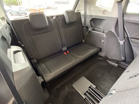 Certified 2023 Volkswagen Tiguan SE w/ Panoramic Sunroof Package FWD image 40