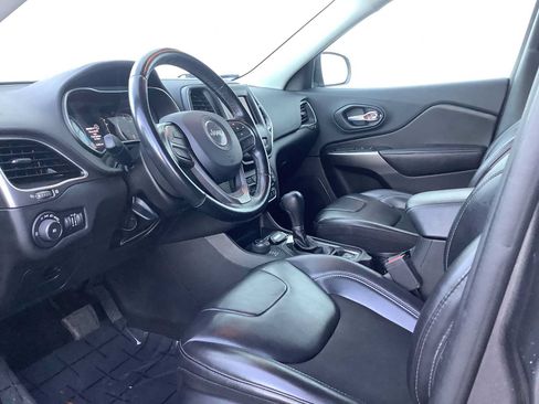 Used 2020 Jeep Cherokee Latitude Plus w/ Cold Weather Group AWD/4WD image 3
