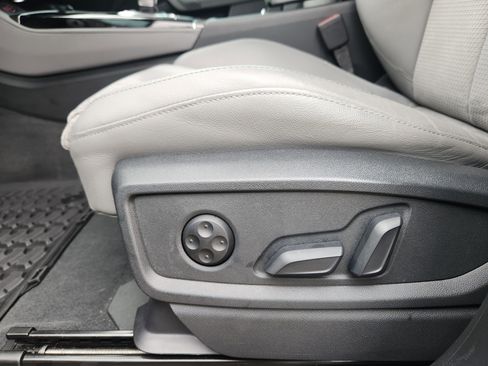 Used 2022 Audi SQ5 Premium Plus w/ Premium Plus Package image 24