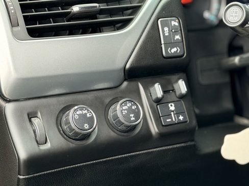 Used 2016 Chevrolet Suburban LT image 8