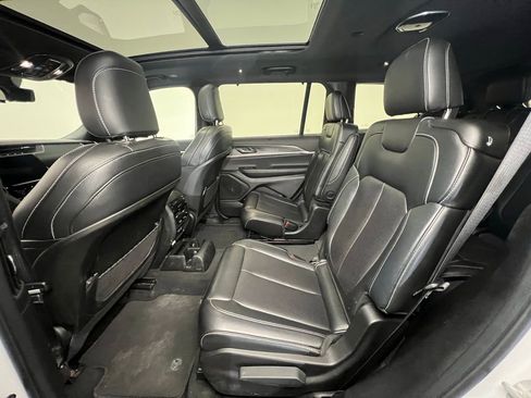 Used 2024 Jeep Grand Cherokee L Limited w/ Luxury Tech Group II image 5