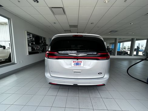 Used 2026 Chrysler Pacifica Select FWD image 8