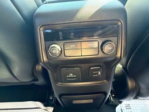 Used 2019 GMC Acadia SLT FWD image 28
