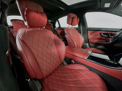Used 2024 Mercedes-Benz S 580 4MATIC Sedan image 2