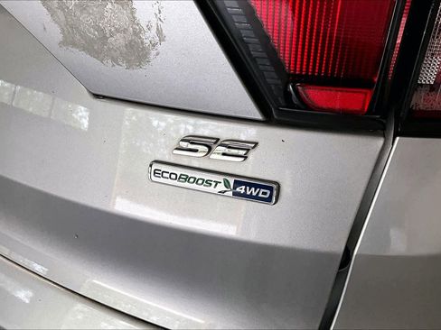 Used 2017 Ford Escape SE w/ Equipment Group 201A AWD/4WD image 10