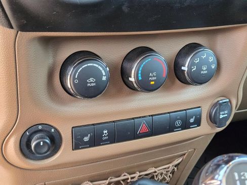 Used 2016 Jeep Wrangler Unlimited Sahara w/ Max Tow Package AWD/4WD image 26