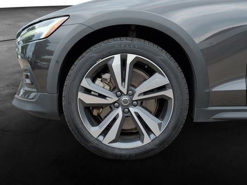 Used 2025 Volvo V60 B5 Cross Country Plus AWD/4WD image 9