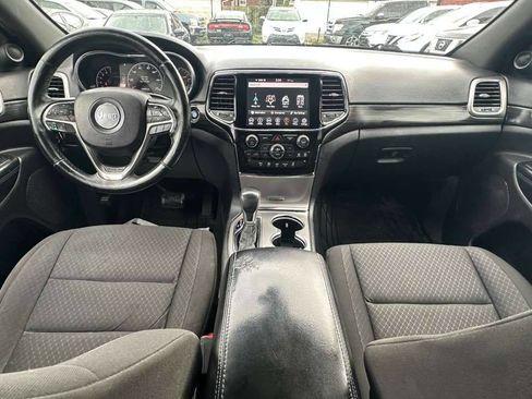 Used 2019 Jeep Grand Cherokee Laredo w/ 18" Wheel & 8.4" Radio Group AWD/4WD image 14