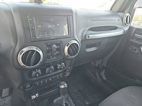 Used 2015 Jeep Wrangler Unlimited Sahara w/ Connectivity Group image 20