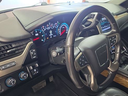 Used 2020 GMC Yukon XL Denali image 5
