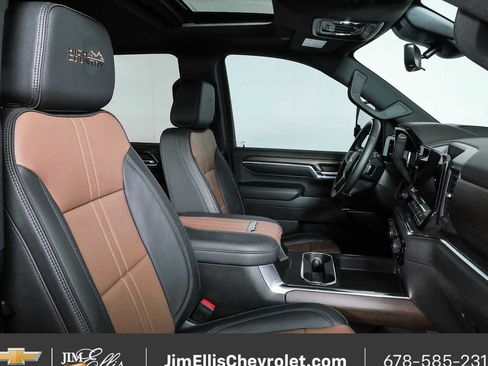 Used 2024 Chevrolet Silverado 2500 High Country w/ Technology Package AWD/4WD image 23