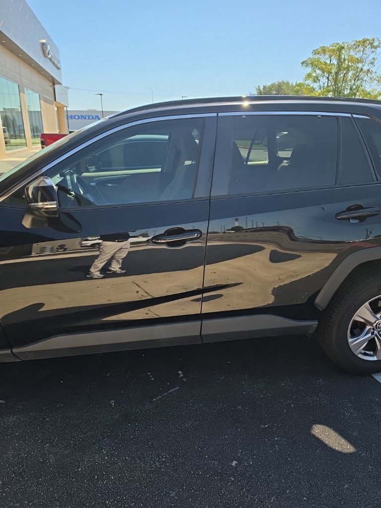 Used 2022 Toyota RAV4 XLE w/ Convenience Package FWD image 3