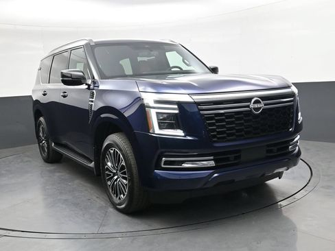 Used 2025 Nissan Armada SL AWD/4WD image 2