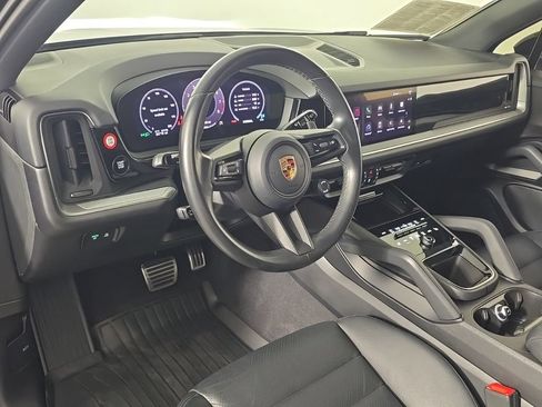Certified 2024 Porsche Cayenne S AWD/4WD image 4