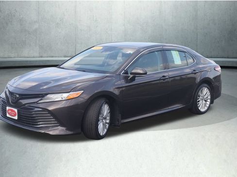 Used 2019 Toyota Camry XLE FWD image 24