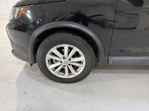 Used 2018 Nissan Rogue Sport SV image 9